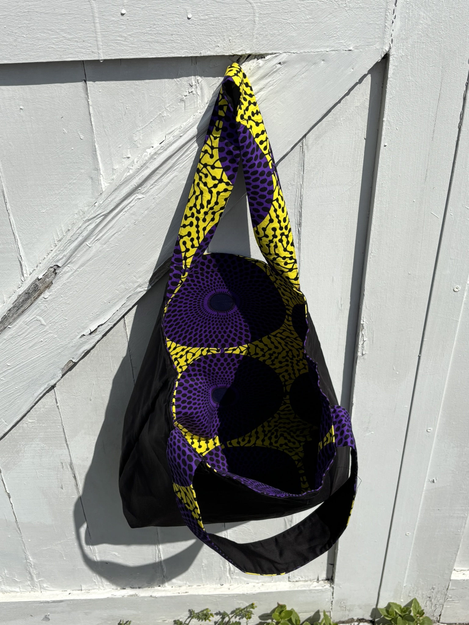 Reversible tote with black reverse